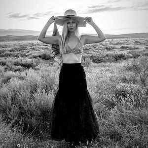 Meet your Posher, Hitomi